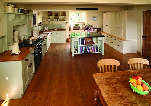 Solid Painted Tulip with Oak & Granite Worktops.